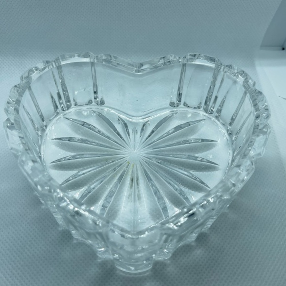 Crystal Heart Trinket Container - Picture 7 of 11